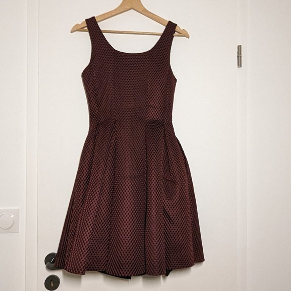 👗 Maje Dress - Burgundy Red and Black - Size 1 - Sophisticated Patterns - Picture 4 of 5